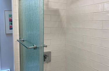 Forest Gallery- Mid-Century Modern With City Views - Photo 20