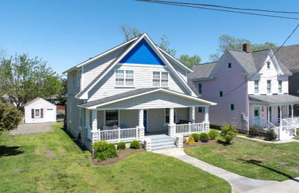 The Great Escape - renovated in-town charm! - Foto 48