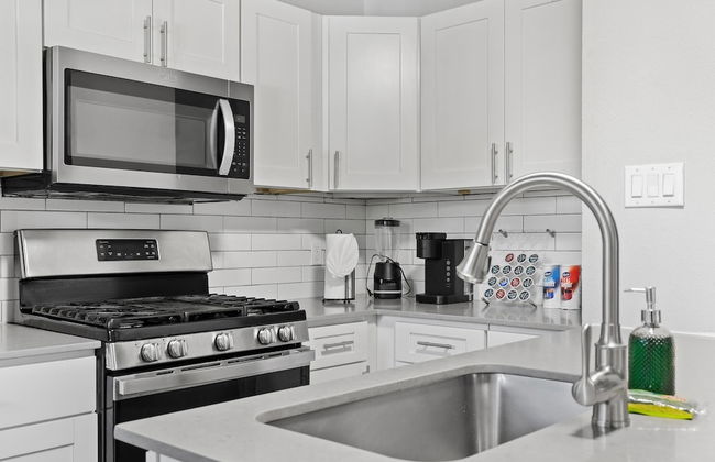 Stylish 1BR Near UT Highland Evonify - Photo 18