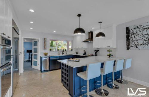 New Royal 80ft Waterfront Wlk2Beach HotPool Spa KitchenBBQ - Foto 38