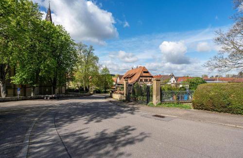 Hobbit Lounge - Photo 28