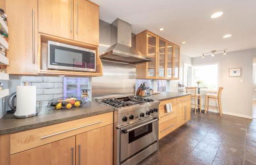 Beach Resort Home with Ocean Views Jacuzzi & Sauna! - Foto 9