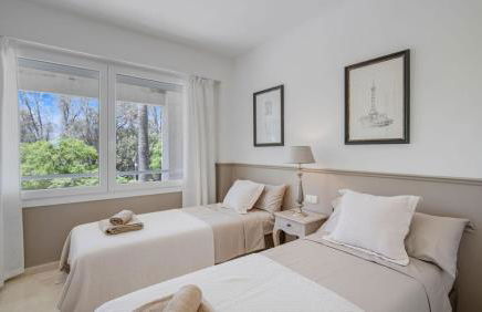 Beach-line apartment with 3 bedrooms in Estepona - Photo 6