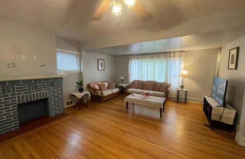 Buffalo 4BR Home 5 Beds, Near Airport & Downtown - Foto 16