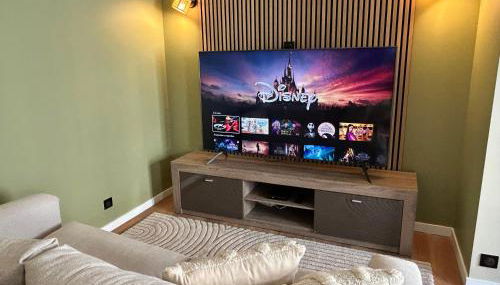 Sweet and comfy in Hyper City center with Netflix, Prime and Disney Plus included - Foto 3