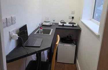 Fantastic Studio in Morden - Photo 2