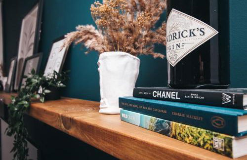 Commercial House, By Solace Stays - Foto 26