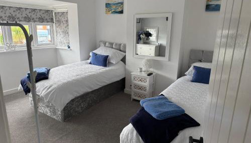 Stay solihull 5 mins to NEC and AIRPORT SLEEPS 6 contractor friendly 3 bathrooms driveway parking 3 - Foto 5
