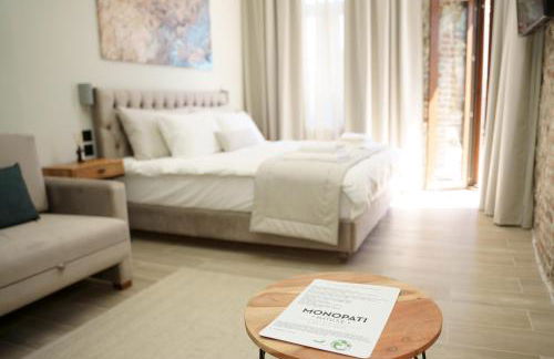 MONOPATI HOUSE - Photo 1