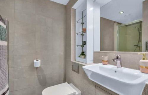 Studio For 2 In Leeds Free Breakfast - Photo 3