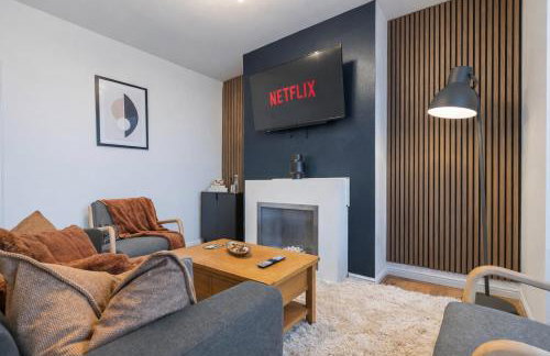 Stylish House - Close to City Centre - Self-Check-In - Free Parking, Work Space, Fast WiFi, Smart TV and Garden by Yoko Property - Foto 13