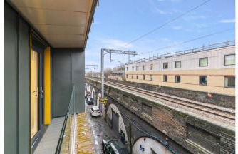 A Splash of Color: Spacious & Funky 3-BR Flat - Foto 48