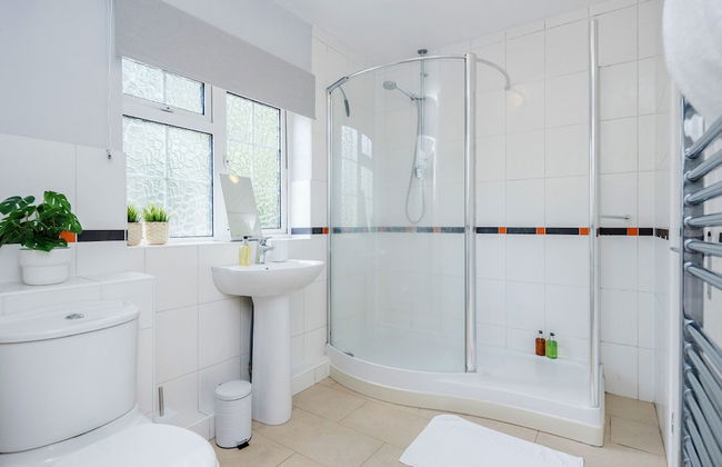 Ascot Pet Friendly 4 Bed House Parking - Foto 9