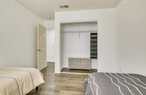 Pool Table and Charcoal Grill Home in Victorville! - Foto 26