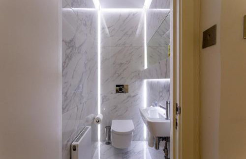 Classy 5BR Roof Terraced Fully AC Kensington House - Foto 6