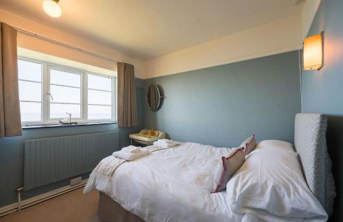 Cliff Top - Panoramic Sea Views with Spa & Hot Tub - Photo 37