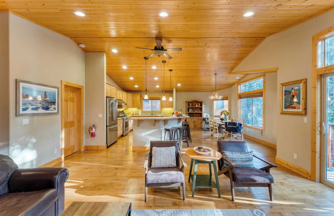 Washoe Chalet by Avantstay Game Room, Hot Tub, Putting Green & Fire Pit - Foto 10