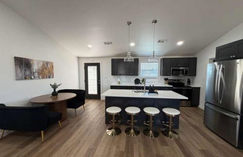 Royal Flush Villa - King Bed near WinStar - Foto 8