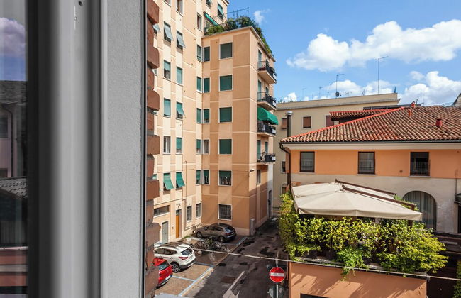 Charming Home - Photo 42