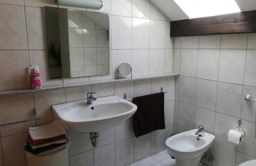 Großzügige und kunstvolle Dachgeschosswohnung - Foto 36