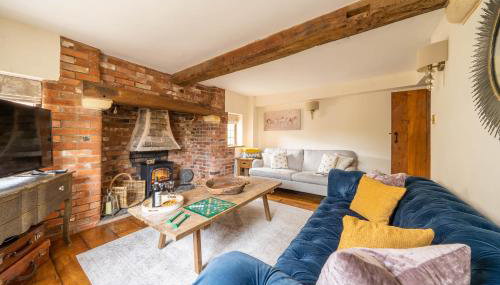 Cotswold Thatched Cottage - Photo 3