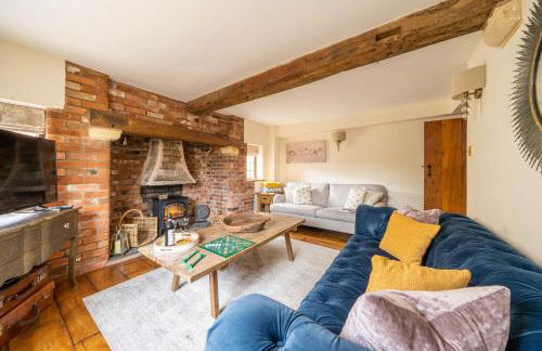 Cotswold Thatched Cottage - Photo 3