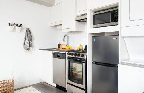 *NEW* The Layla: Rooftop | Walkable | Downtown - Photo 15