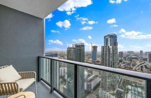 On 46th Floor! Amazing Views and Free Parking - Foto 1