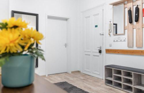 Tolles Design, hochwertig, Vollausstattung, 3 Zimmer, großes Bad & Gäste-WC, große Küche, 3 x Smart TV, 11 min zum Hbf Duisburg - Photo 29