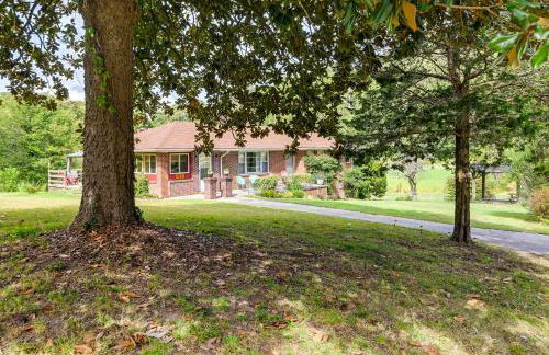 Pet Friendly Home with Hot Tub, Patio and Game Room! - Foto 44