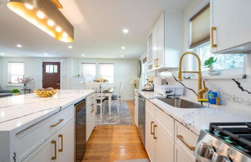 Elegant 4BR Home Yard 4 Parking in Dedham - Foto 39