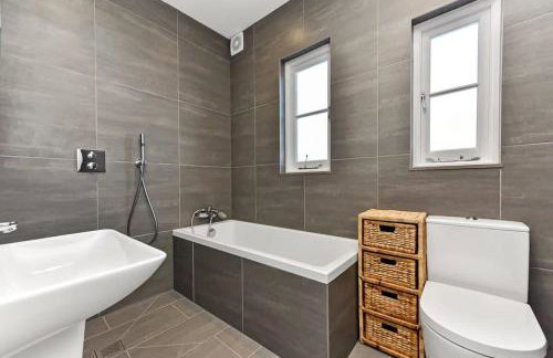 Beautiful Family Victorian Home - Foto 4