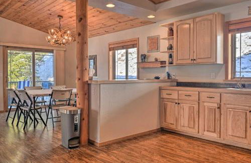 Peaceful Superior Home with Fire Pit and Mtn View - Foto 10