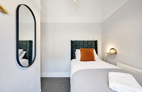 Balfour House - Air Host & Stay - Sleeps 8, free parking - Foto 19