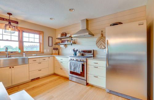 Hot Tub and Trail Access Spacious Stockholm Retreat - Photo 10