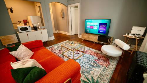 Uptown Funk Getaway with Parking & Walk To Stadiums, Nightlife - Foto 1