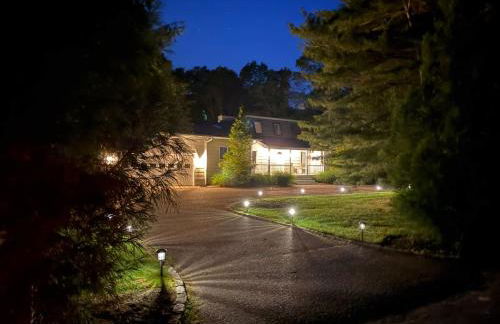 Amazing Southampton Home with Private Heated Pool - Foto 61