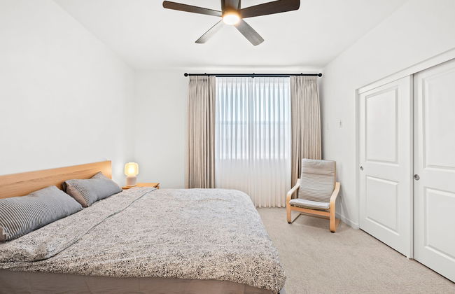 Chic Modern Retreat With Stunning Views - Photo 22