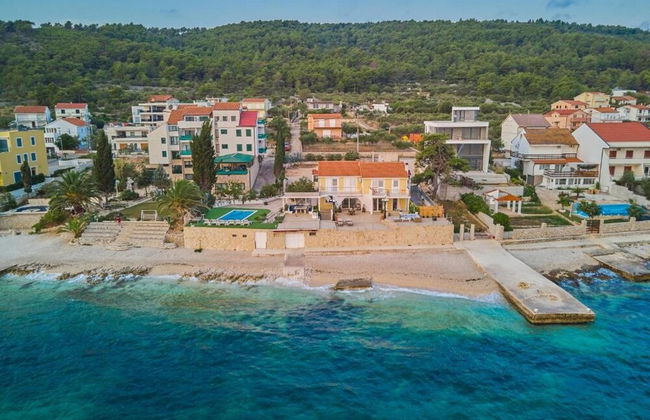 Sea Breeze Residence Villa by the Sea With Pool - Foto 24