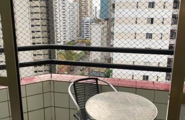 Apto com localização privilegiada e piscina - Charmoso e completo - Foto 18
