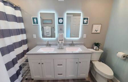 Stunning Lake Home w arcade and huge deck - Foto 40