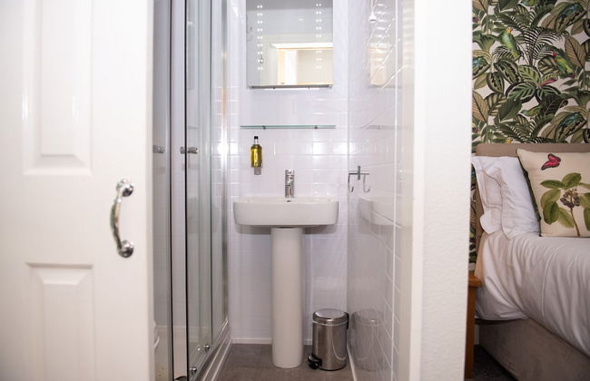 Milton House Studio Apartment Suites - Photo 35