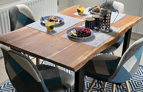 River Vista Retreat - Luxury duplex Apt - Views - Parking - Cycle storage - Spa access option - Foto 36