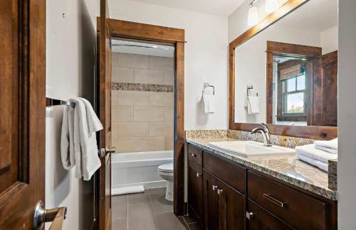 Lake Travis Luxe Villa - 4BR, Pickleball & BBQ - Foto 31