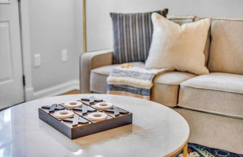 Renovated townhome on bike path includes bikes - Foto 9