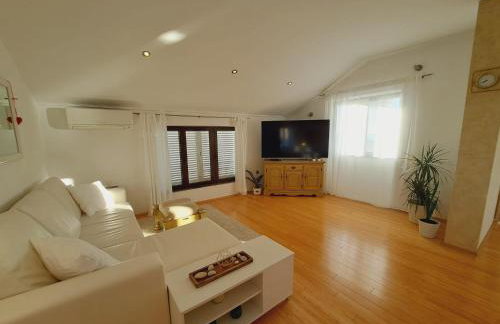 Apartments Ana Žaborić, 50 m od šljunčane plaže - Foto 6