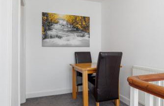 Flatzy - Sleeps 16 Near Football Ground & Ping Pong Table - Foto 34