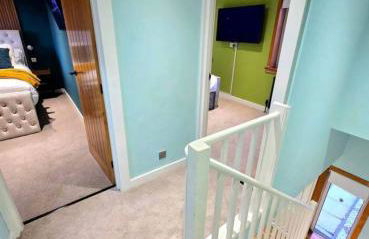 Super luxury 2 bedroom, full house sleep 5 with garden & parking close to airport - Foto 49