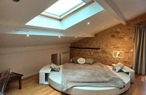 Au Pied du CHÂTEAU - 5 à 11 personnes - Baignade-canoë-piste cyclable à 100 m - Foto 15