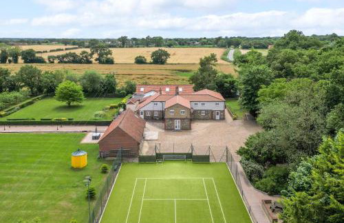 Cottage In Norfolk Sleeps 23 - Private Pool, Fishing Lake, Hot Tub Ref 99008Sc - Foto 7